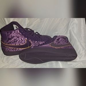 Gym shoes